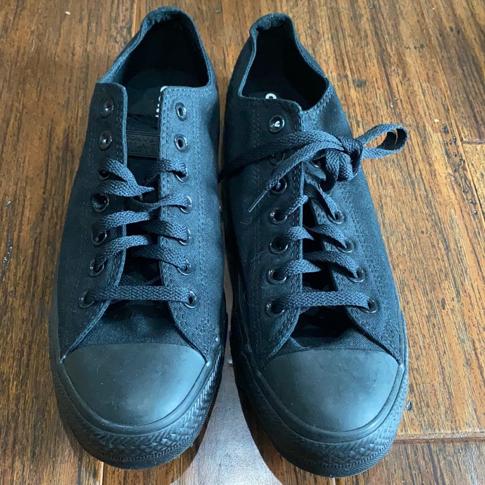 Black Converse Chuck Taylor’s sz 10